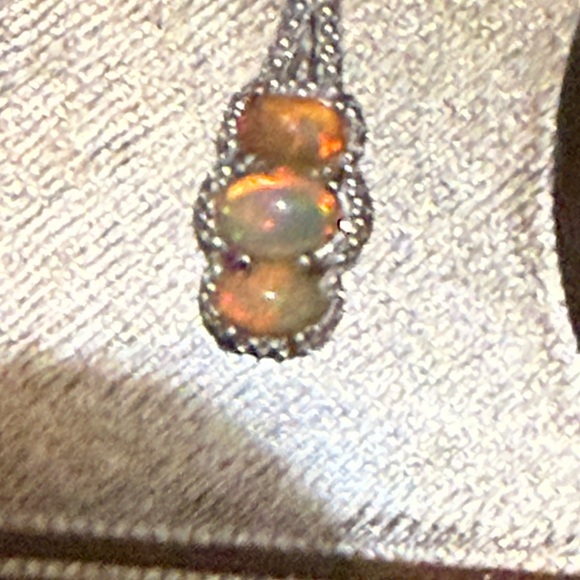 925 Ethiopian fire Opal Triple Stone Drop Pendant Necklace - Picture 9 of 12